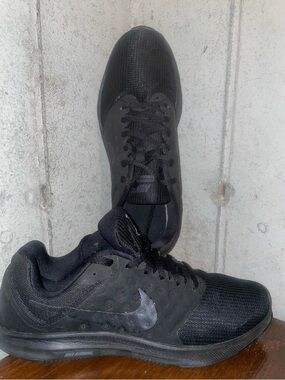 Nike Men's downshifter 7 lightweight running shoes